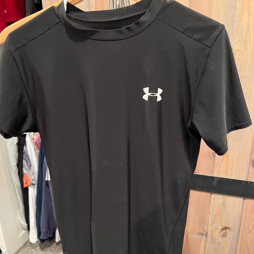 Black Under Armour Heat Gear short sleeve - XS